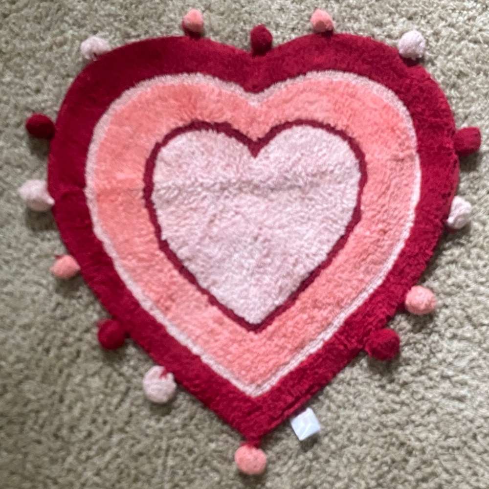 Heart-Shaped Pom Pom Accent Rug